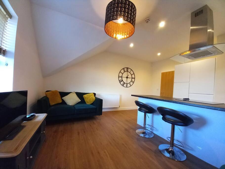 Roomy Penthouse 2 Double Bed Apartment - Spacious - Central Beeston - Free Secure Parking - Nottingham Esterno foto