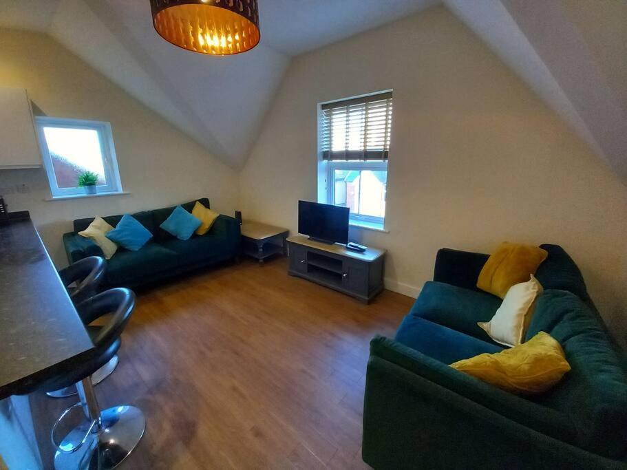 Roomy Penthouse 2 Double Bed Apartment - Spacious - Central Beeston - Free Secure Parking - Nottingham Esterno foto