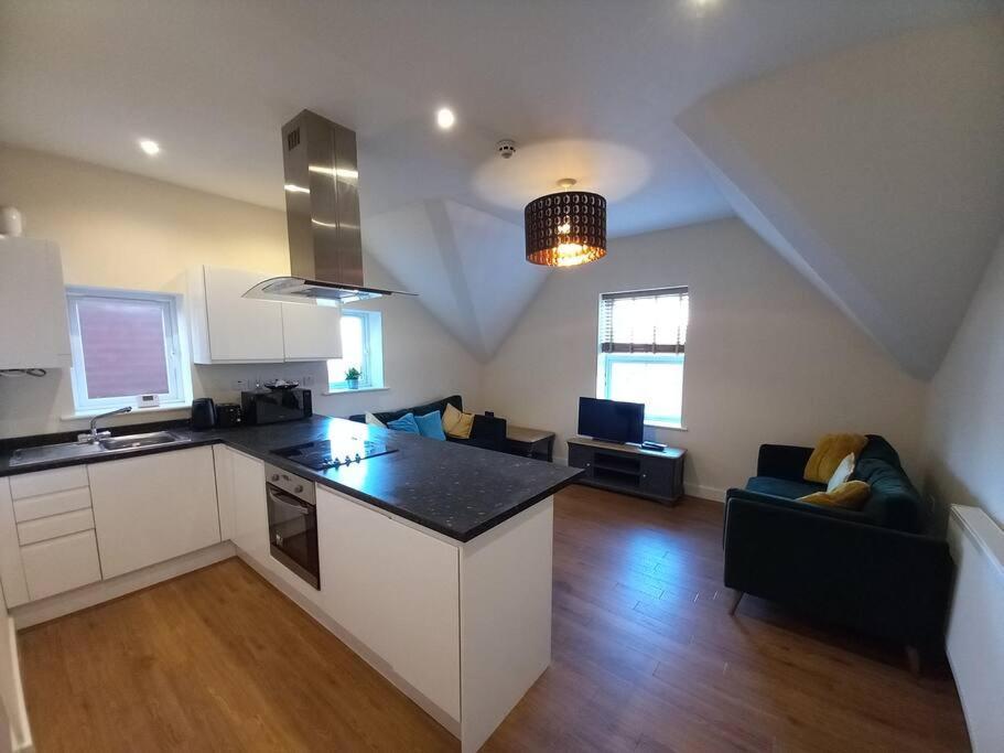 Roomy Penthouse 2 Double Bed Apartment - Spacious - Central Beeston - Free Secure Parking - Nottingham Esterno foto